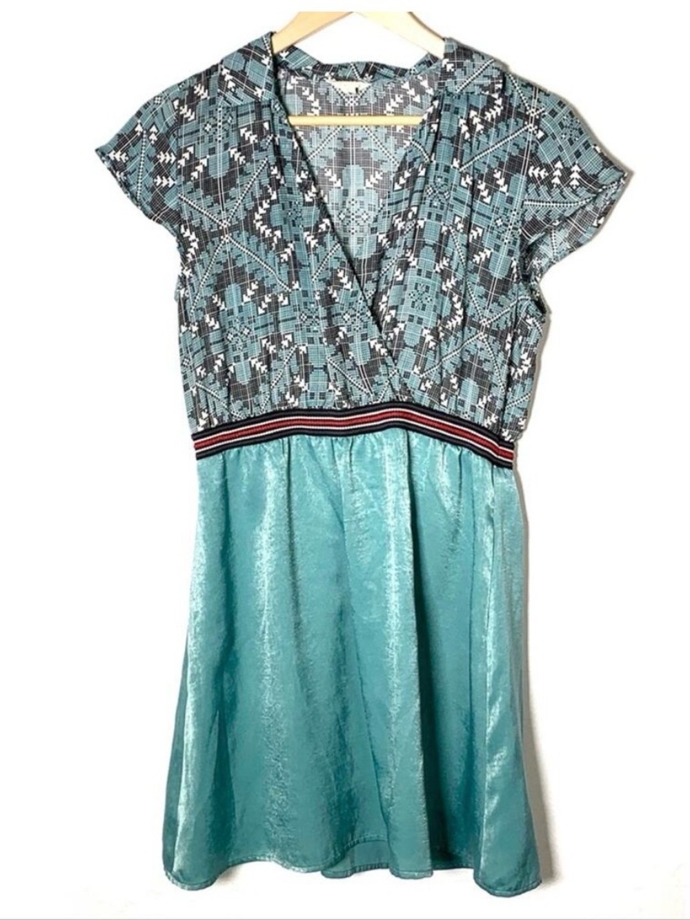 Anthropologie Tulle green V-neck shift dress size medium M B149